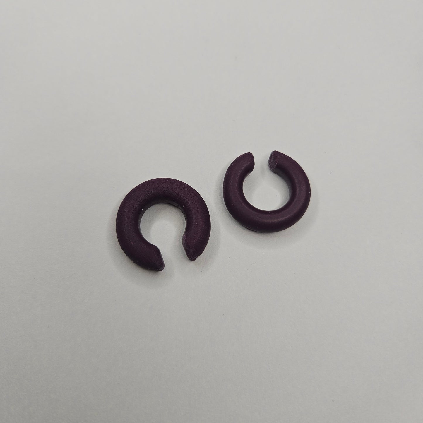 Ear cuff morado oscuro